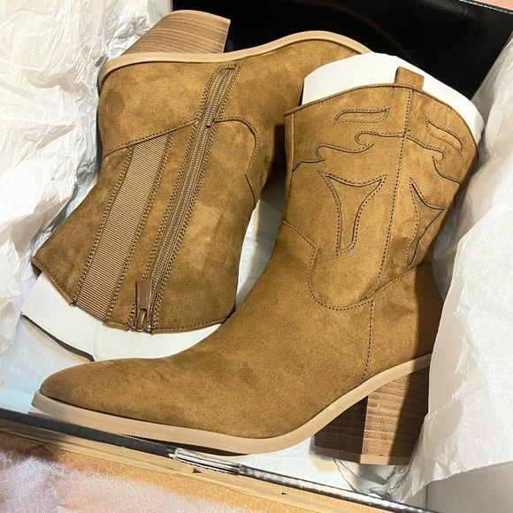 Light Brown Western Boots by Torrid, Size 8WW - Picture 5 of 6